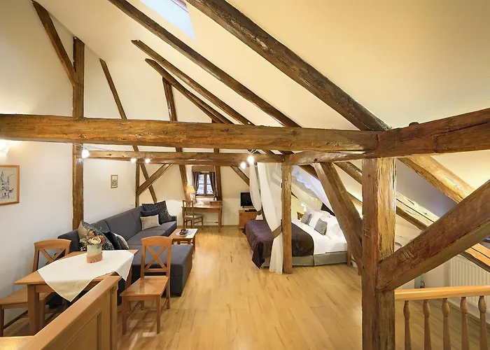 城堡景观公寓 *